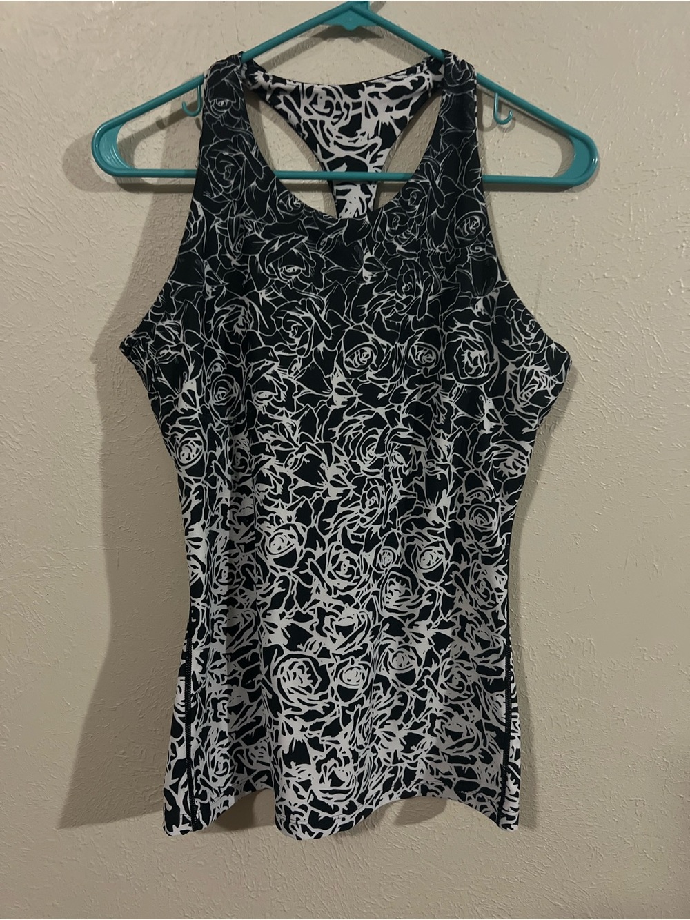 KiraGrace Black & White Floral Racerback Yoga Tank Top size Large